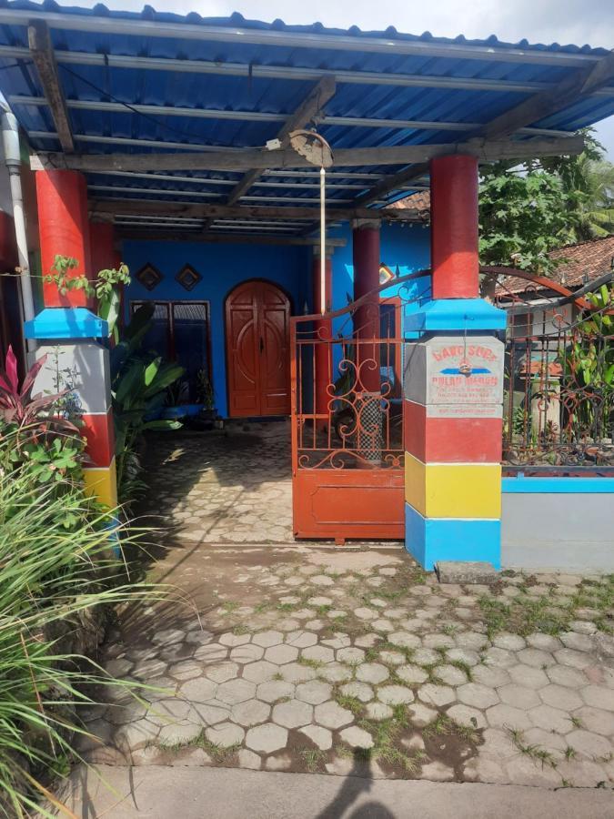 Red Beach Homestay Pasanggaran Buitenkant foto