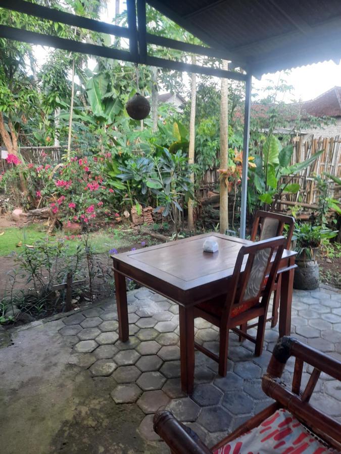 Red Beach Homestay Pasanggaran Buitenkant foto