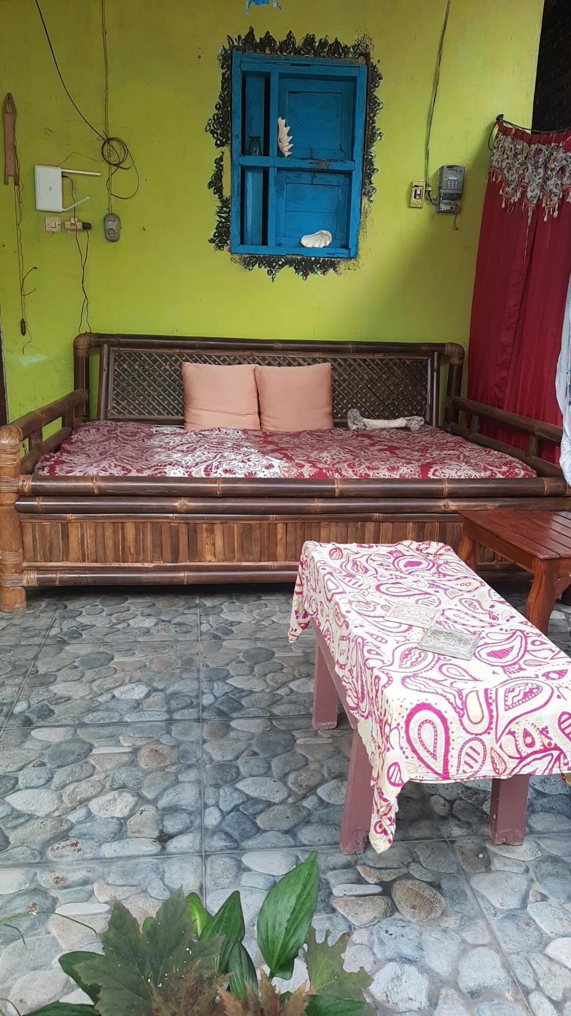 Red Beach Homestay Pasanggaran Buitenkant foto