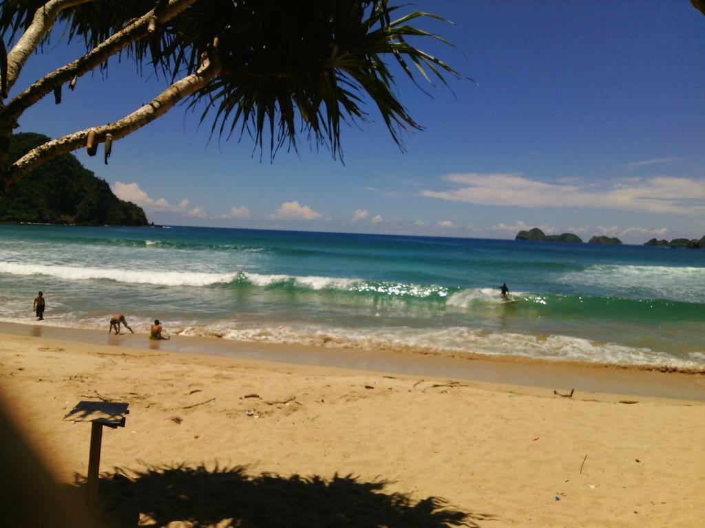 Red Beach Homestay Pasanggaran Buitenkant foto